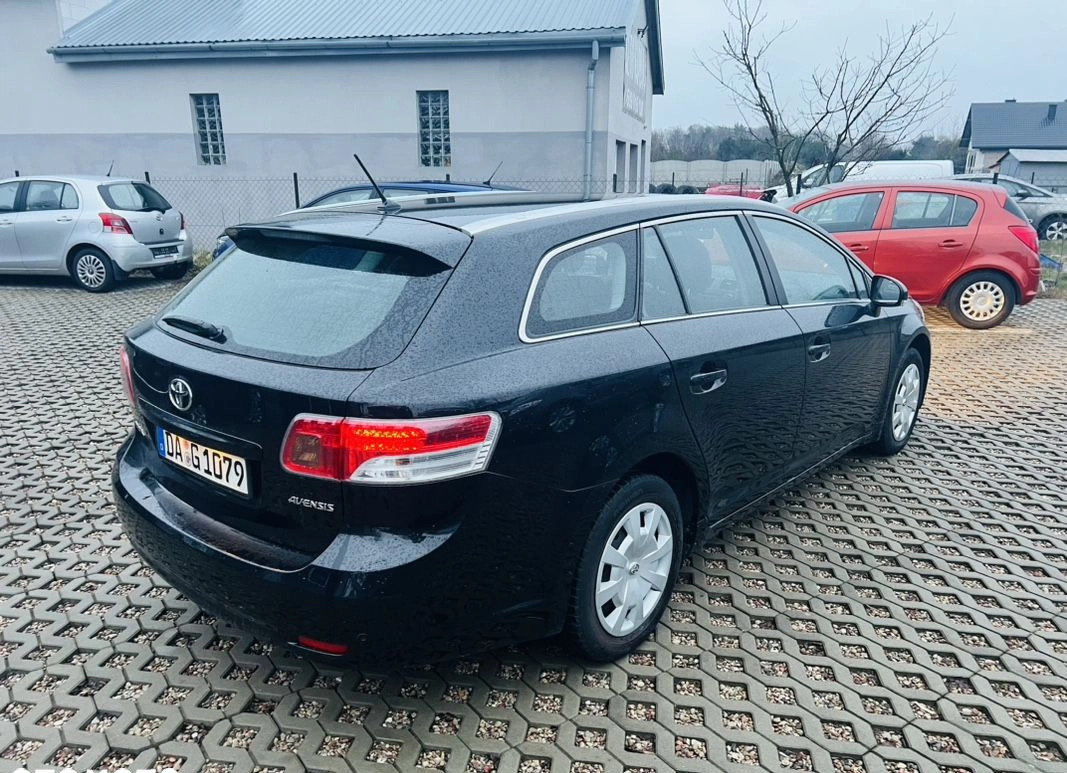 Toyota Avensis cena 29500 przebieg: 207000, rok produkcji 2009 z Ostrołęka małe 436